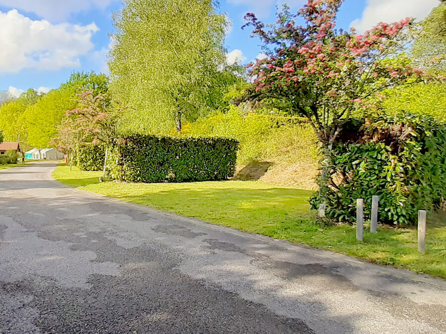 Forfait : emplacement + 1 véhicule – 2/6 pers.